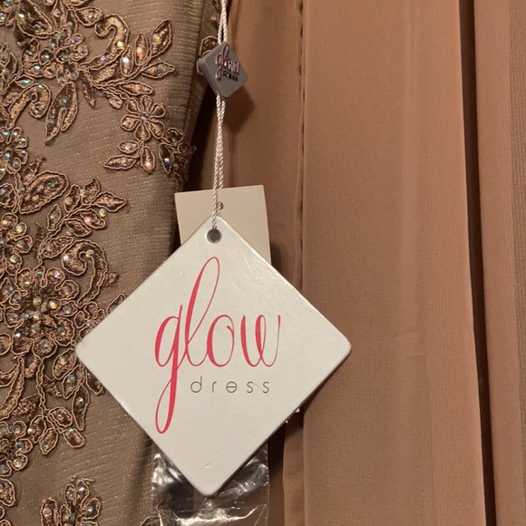 🎉💕 FLASH SALE 💕🎉 Glow evening / prom dress - Picture 4 of 6